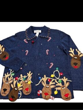 VTG Carly St. Claire Small
Granny Core Christmas
Cardigan Reindeer CottageCore